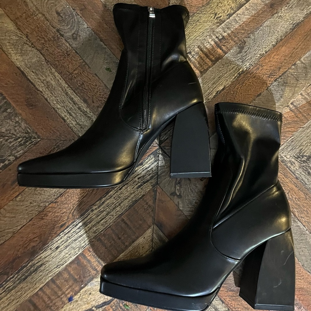 Princess Polly Black Heeled Boots with Chunky Heel size 10 . New - Picture 1 of 6